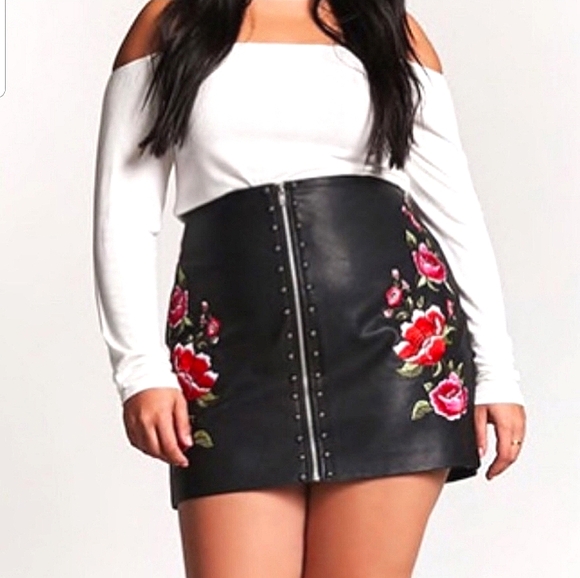 Forever 21 Dresses & Skirts - Forever 22 plus Floral studded faux leather skirt